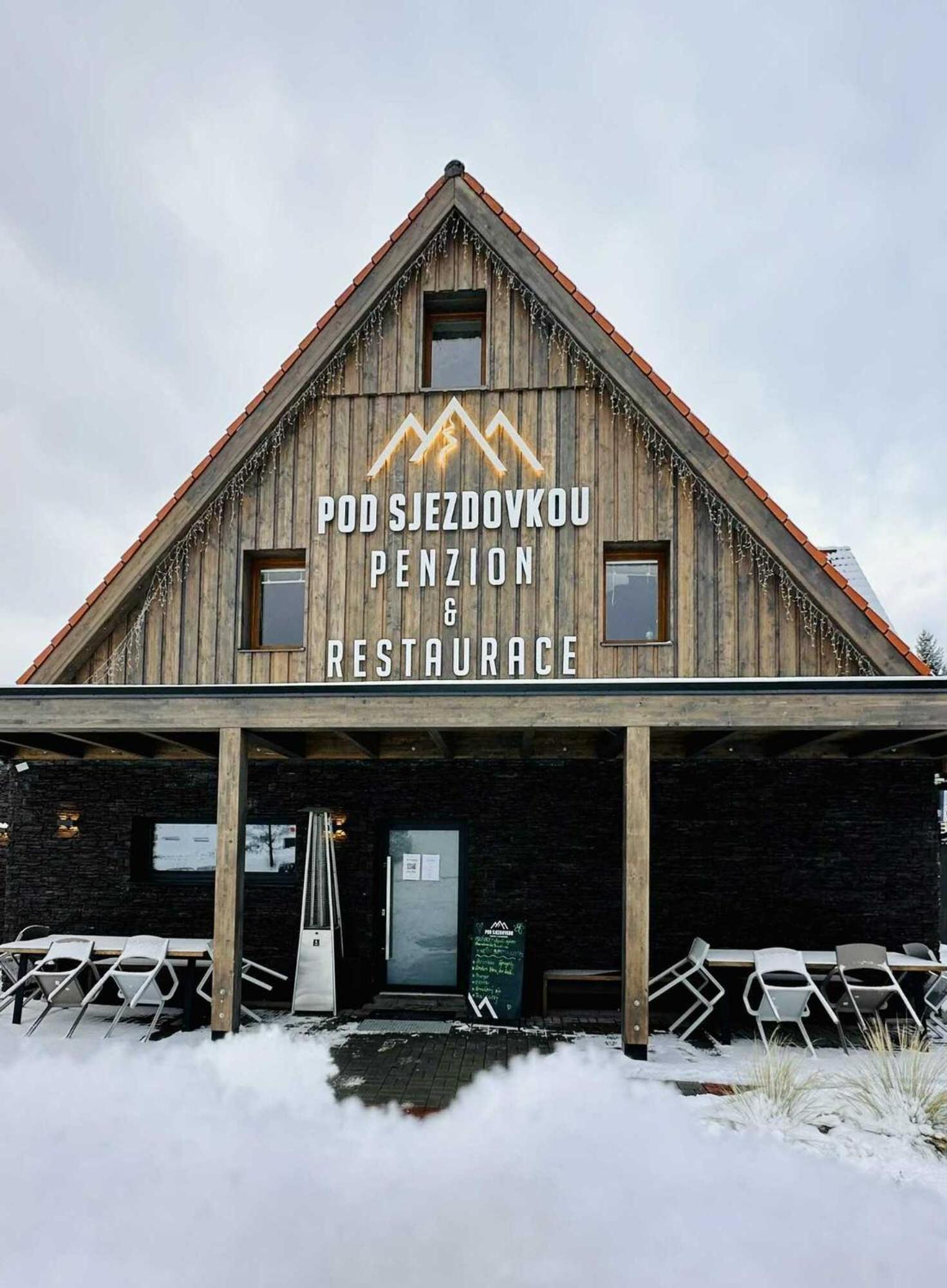 Penzion A Restaurace Pod Sjezdovkou Ченковице Екстериор снимка